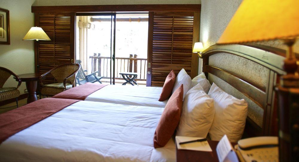 เดอะ คิงด้อม แอท วิคตอเรีย ฟอลล์ Hotel วิกตอเรียฟอลส์ ภายนอก รูปภาพ