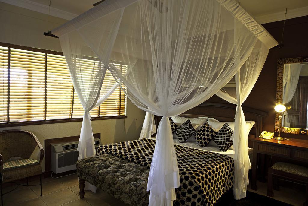 เดอะ คิงด้อม แอท วิคตอเรีย ฟอลล์ Hotel วิกตอเรียฟอลส์ ภายนอก รูปภาพ