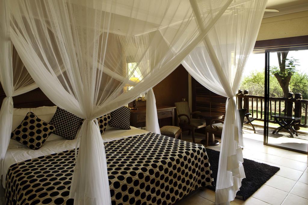 เดอะ คิงด้อม แอท วิคตอเรีย ฟอลล์ Hotel วิกตอเรียฟอลส์ ภายนอก รูปภาพ