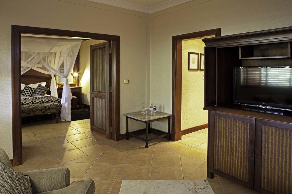 เดอะ คิงด้อม แอท วิคตอเรีย ฟอลล์ Hotel วิกตอเรียฟอลส์ ภายนอก รูปภาพ